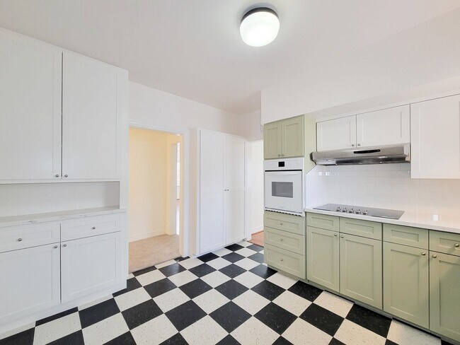 Building Photo - 1728 Hawthorne St