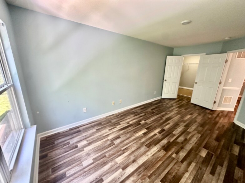 Building Photo - 2231 Raven Rd