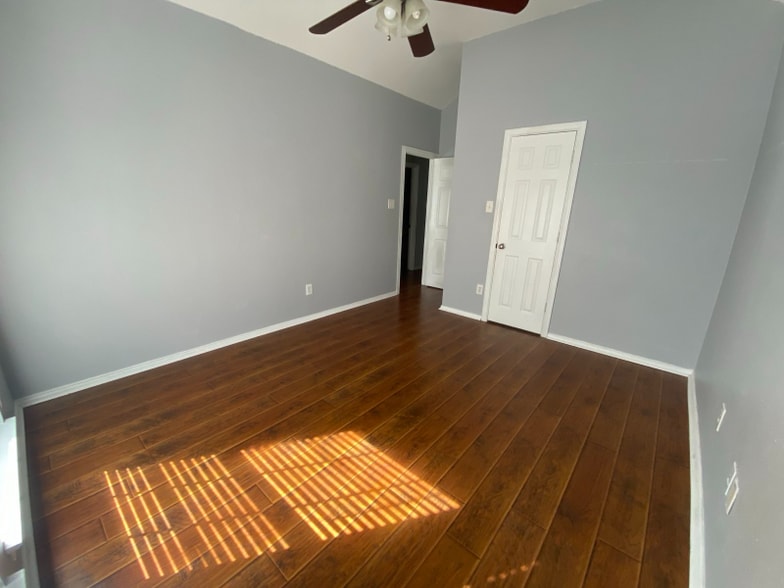 Building Photo - 1704 Cancun Dr