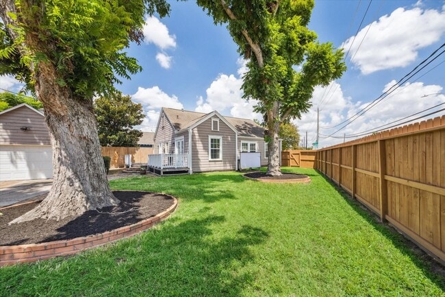 Primary Photo - 1120 Dunbar St