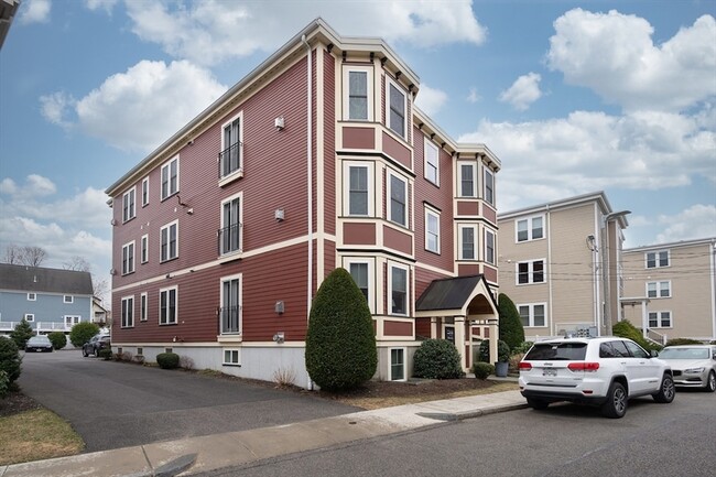 Building Photo - 39 Coffey St