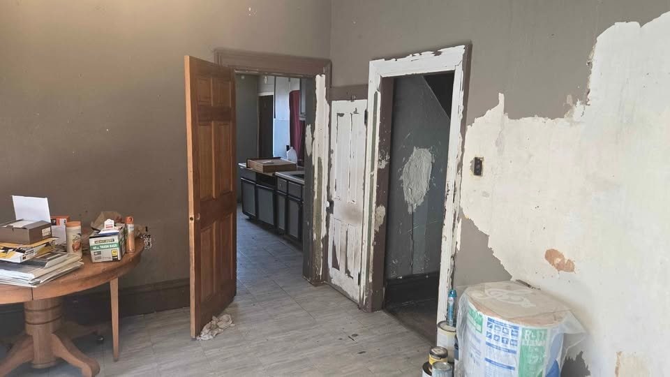 Building Photo - 222 S Broadway St