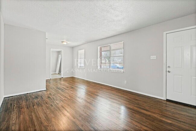 Building Photo - SECTION 8 WELCOMED!!!!!! NEWLY RENOVATED HOME IN FRAYSER!