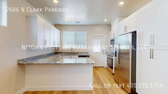 Building Photo - 2606 N Clark Pkwy