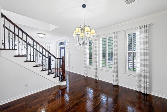 Building Photo - 902 Fairgate Dr