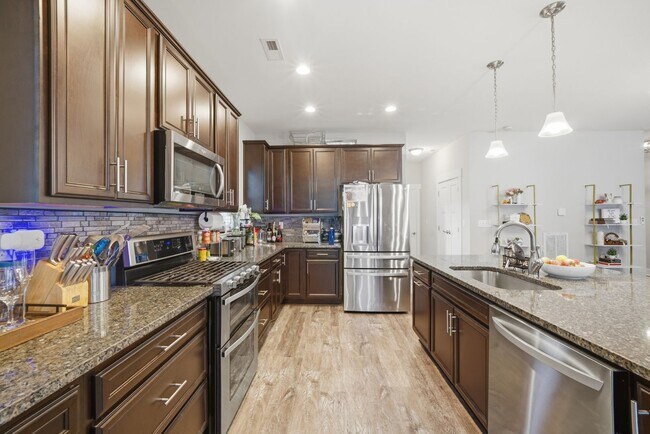 Building Photo - Welcome to this beautiful 4 Bedroom, 2.5 bathroom home nestled in a quiet community in Suffolk!