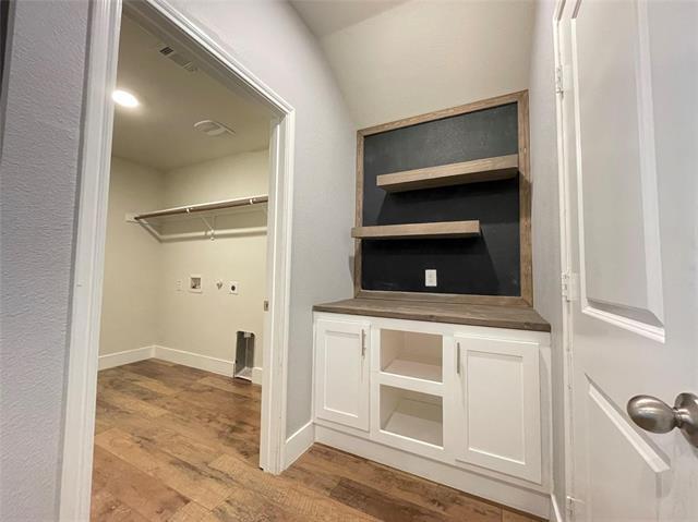 Building Photo - 1331 Meadow Creek Dr