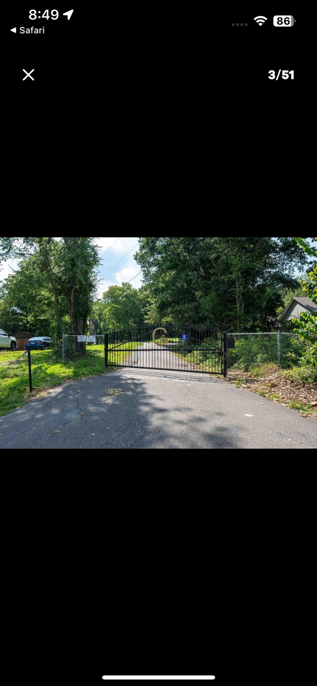Building Photo - 704 Akers Rd
