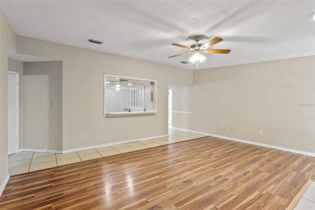 Building Photo - 525 Garden Heights Dr