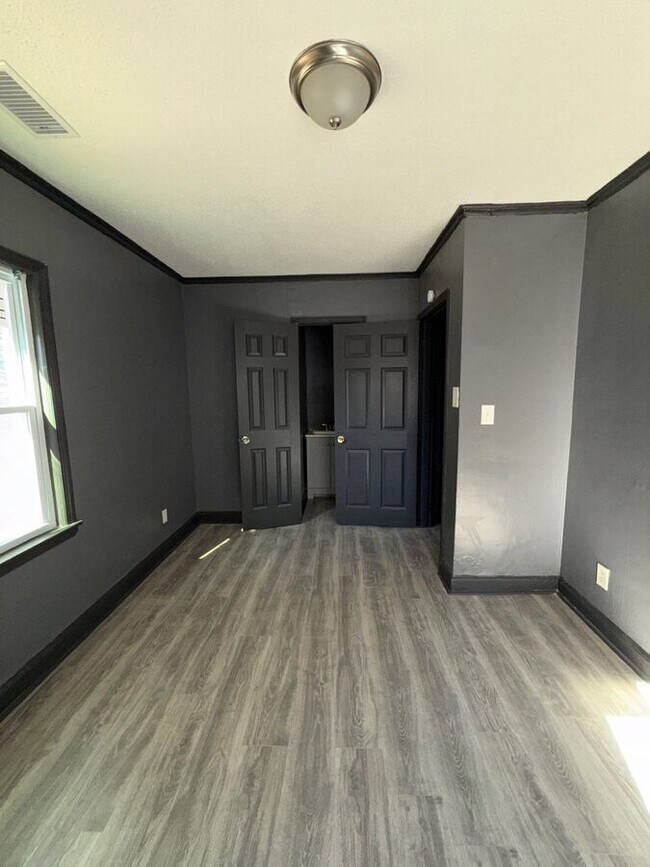 Building Photo - 1064 Brower St