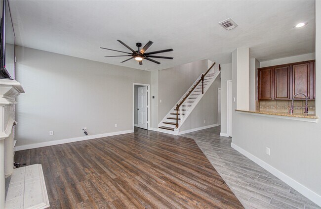 Building Photo - 6814 Summer Bridge Ln