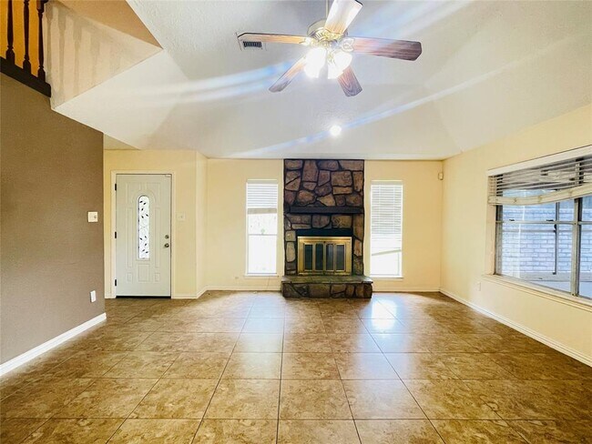 Building Photo - 2503 Radcliffe Dr