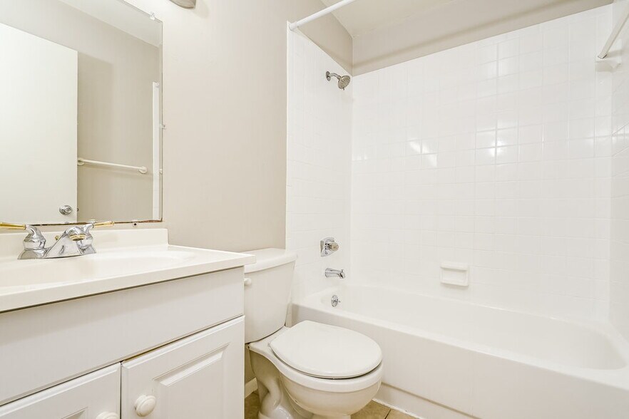 Building Photo - 1310 Coolmont Dr