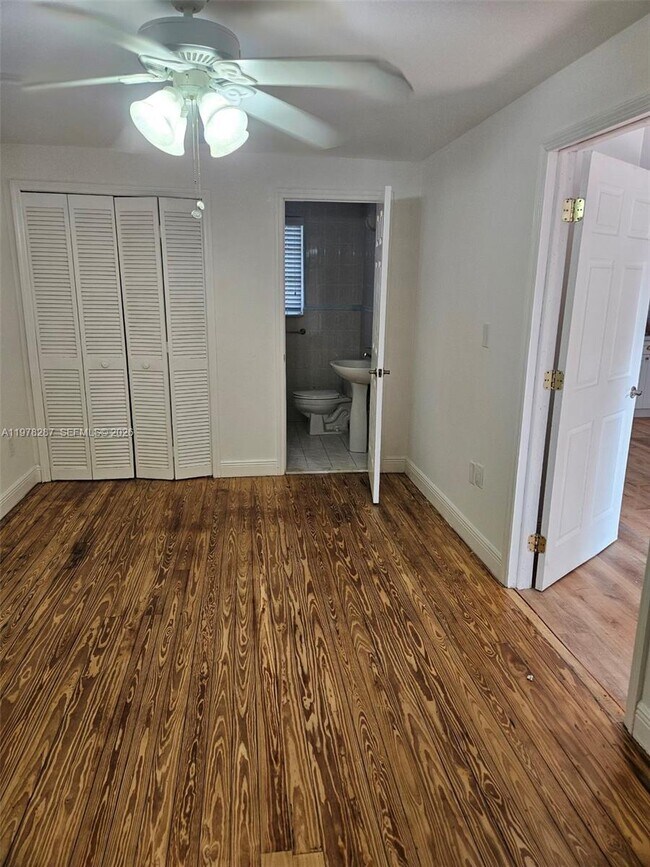 Building Photo - 2641 SW 31st Ave