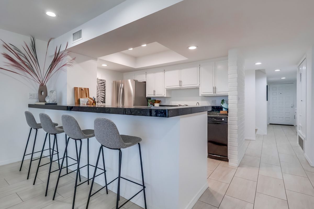 Building Photo - 1510 The Strand