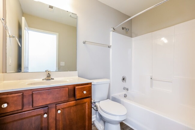 Building Photo - 934 Lakemont Dr