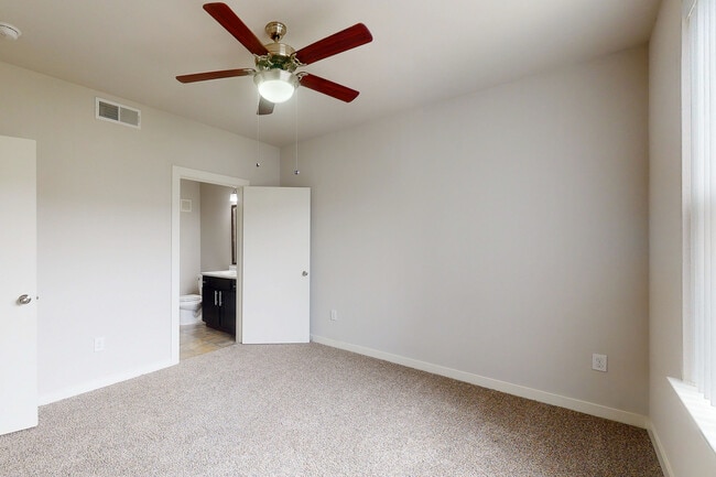 Interior Photo - The District At Cypress Waters - Parson's Green