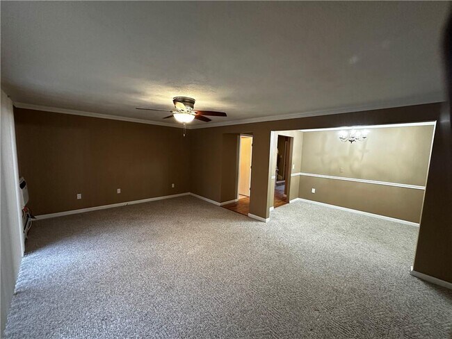 Building Photo - 205 Woodside Dr