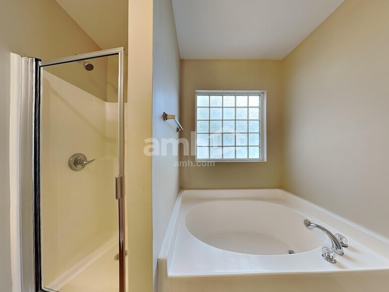 Building Photo - 3120 Genlee Dr