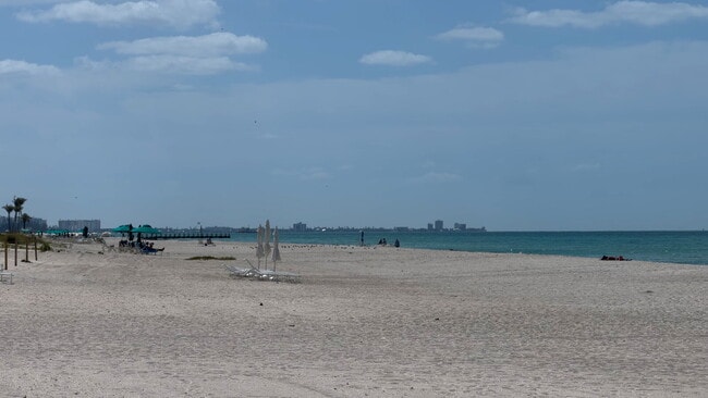 Building Photo - Luxury Furnished Longboat Key Retreat with Private Beach Club Access & Golf Course Views Remodele...