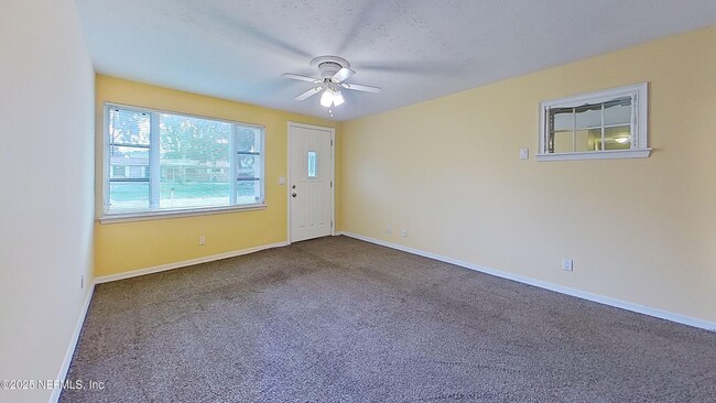 Building Photo - 165 Parkwood Dr W