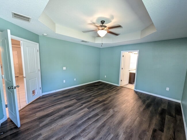 Building Photo - 8430 Island Dr