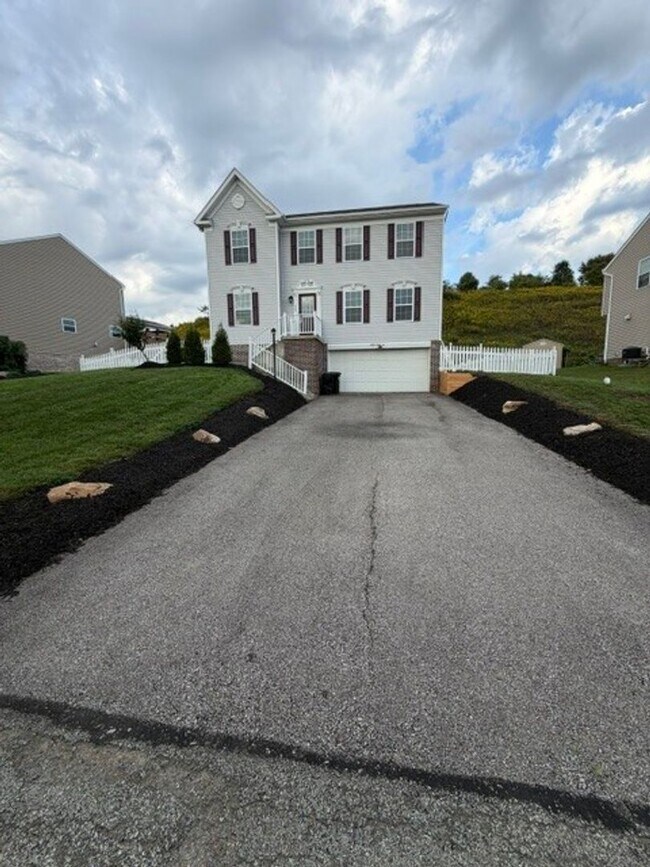 Building Photo - 422 Labrador Ln