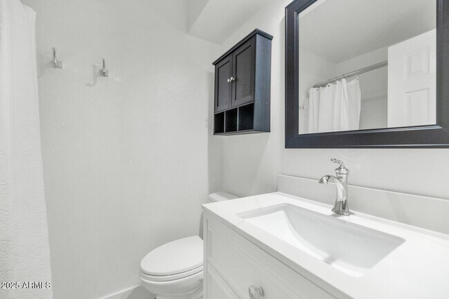 Building Photo - 4027 E Campbell Ave
