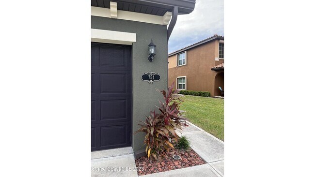 Building Photo - 754 Carlsbad Dr