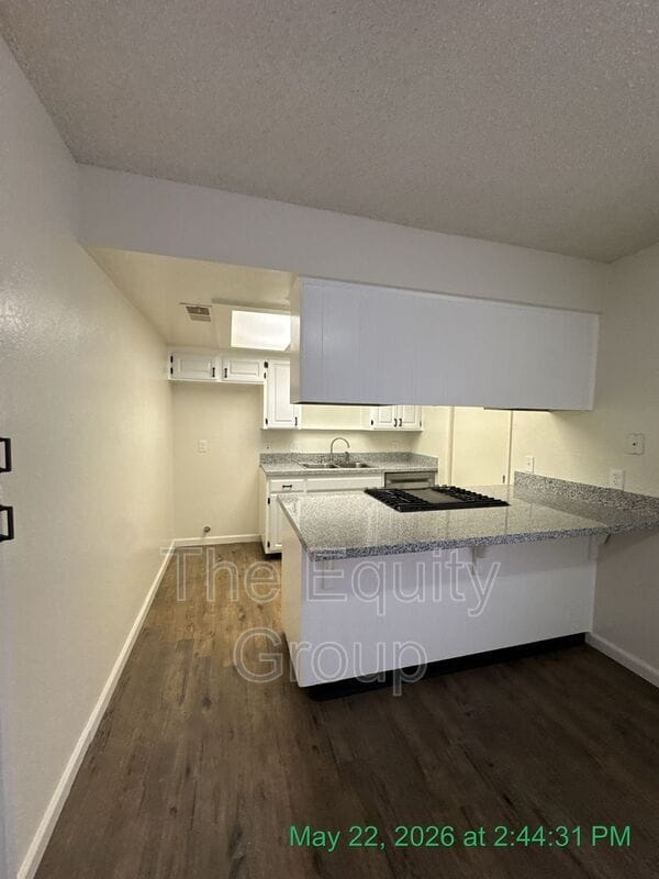 Building Photo - 148 S Peppertree St
