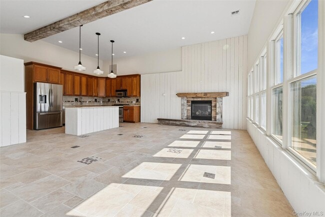 Building Photo - 335 Herricks Ln