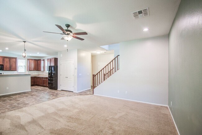 Building Photo - Stunning 3 bed plus Loft in Copper Ranch!