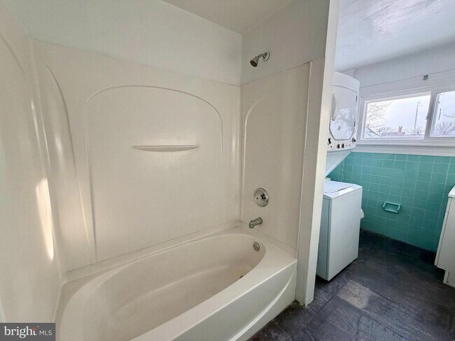 Building Photo - 706 N High St