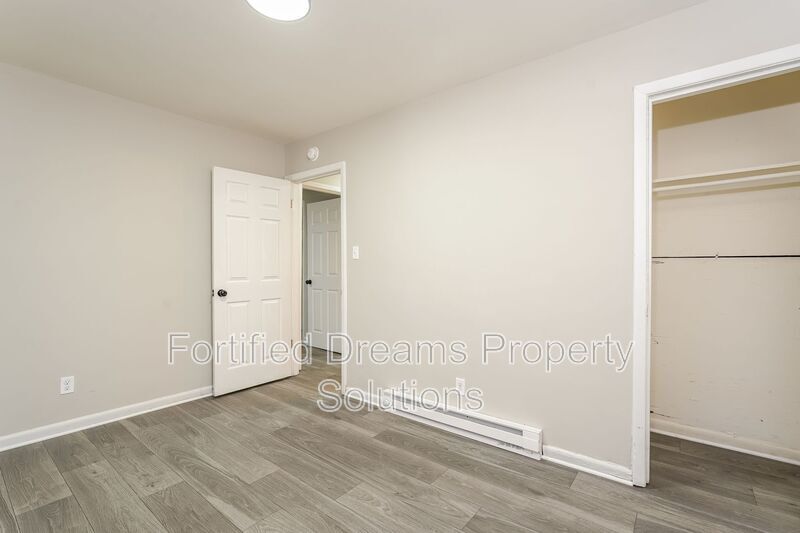 Building Photo - 904 Lowdermilk St