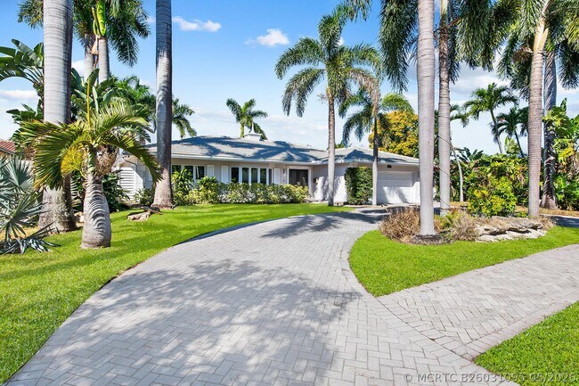 Building Photo - 4761 Bayview Dr