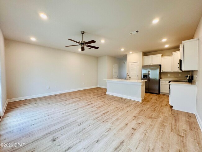 Building Photo - 10 Renea Cv