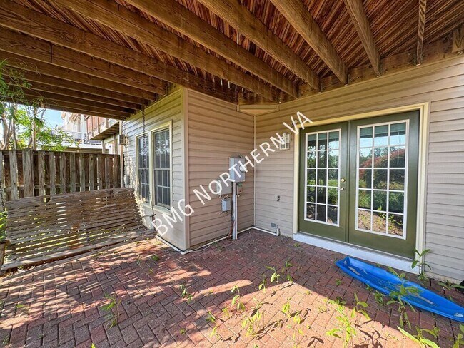 Building Photo - 43003 Golf View Dr