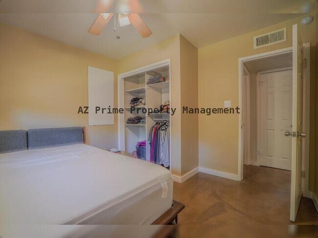 Building Photo - 351 E Encanto Dr