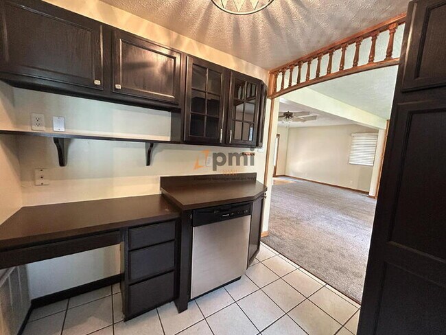 Building Photo - 5107 White Oak Terrace