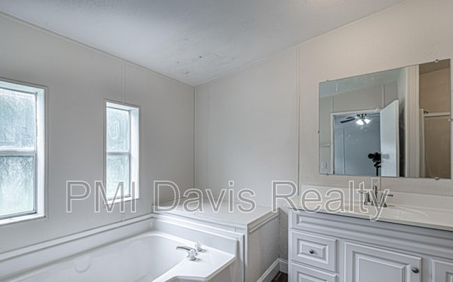 Building Photo - 5497 Coronado St