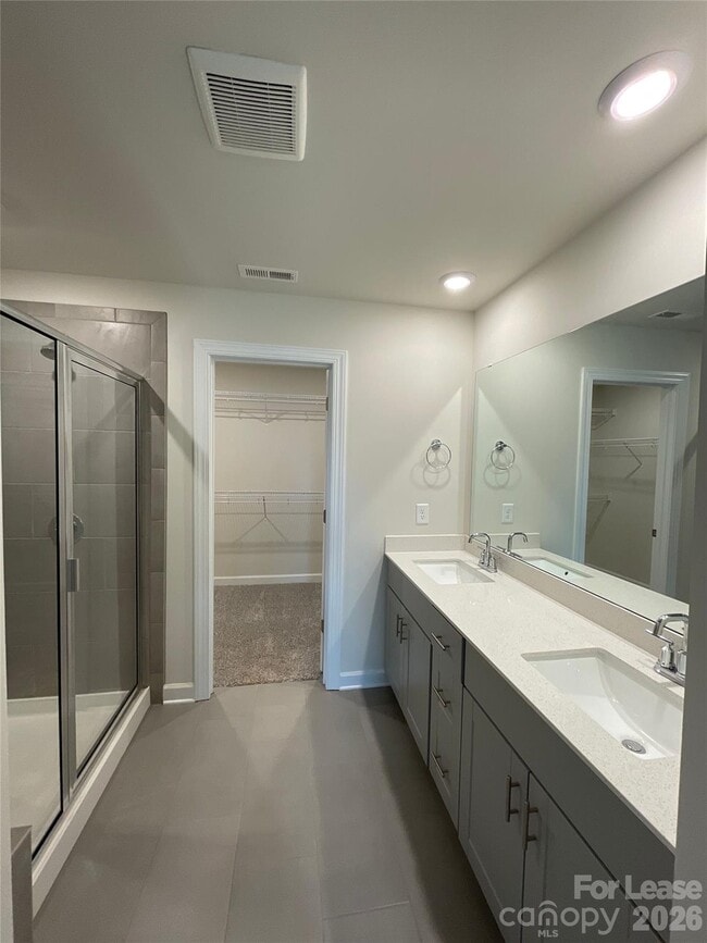 Building Photo - 3216 Lisburn St