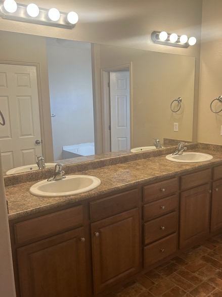 Building Photo - 1556 W 140 N