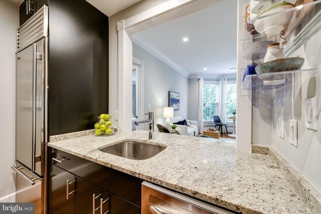 Building Photo - 910 Powhatan St