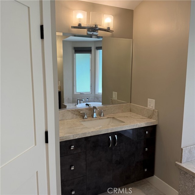 Building Photo - 2615 Temple Hills Dr