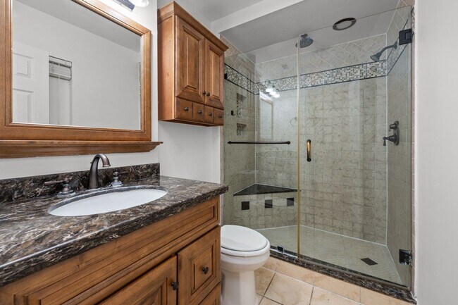 Building Photo - Dual private outdoor spaces!