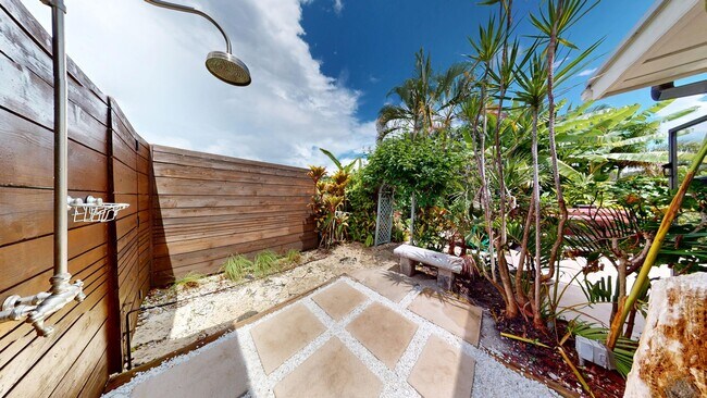 Building Photo - 3BR/ 3BA Pool Home   *Near Burns Rd Aquatic Center & Park * No HOA * 12+ Month Lease Options Avai...