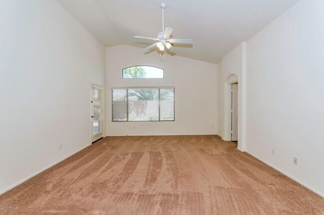 Building Photo - Gorgeous 4 Bed Single Level Norterra Home