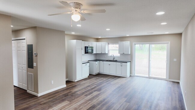 Building Photo - 205 Victory Ln