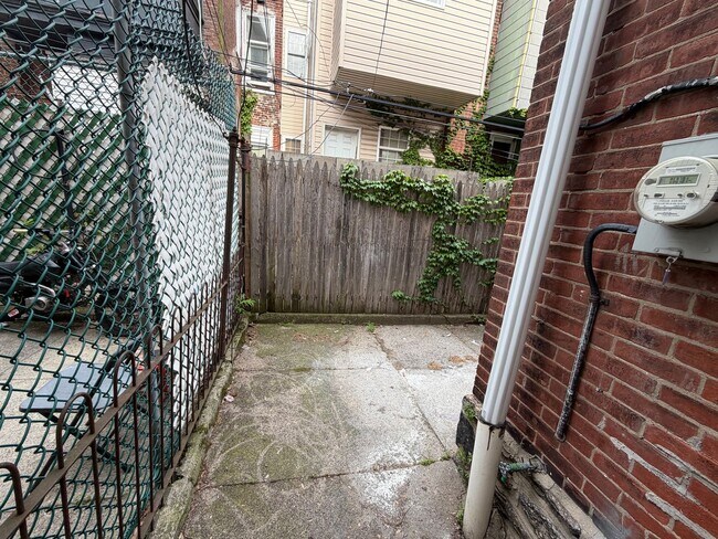 Building Photo - Charming 2BR/1Bath House! Section 8 ONLY!