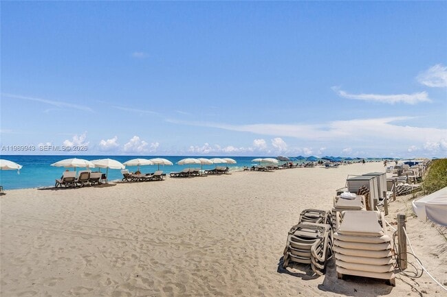 Building Photo - 10175 Collins Ave